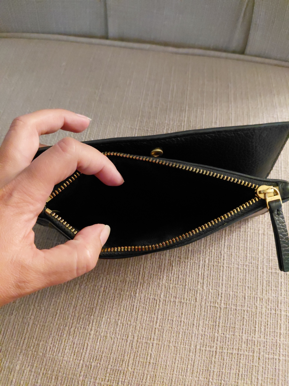 Tory Burch Black Leather Zip Wallet - Gold Logo - Picture 5 of 7
